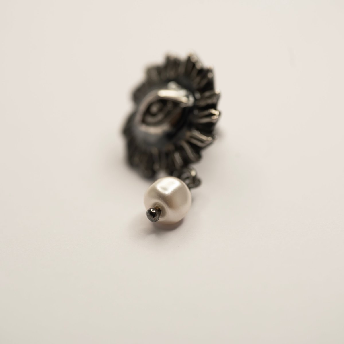 Sirius pearl earring - Macabre Gadgets