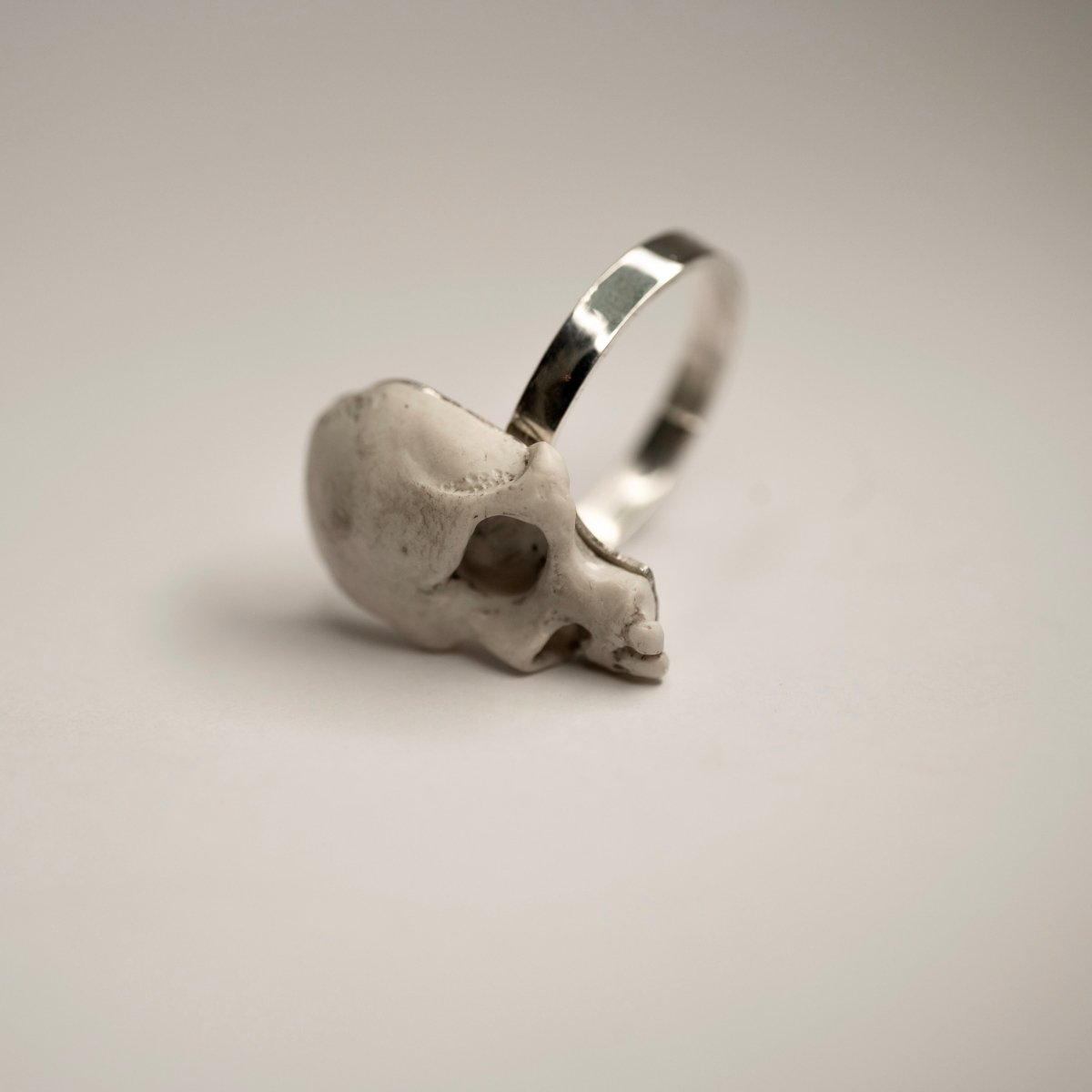 Skull Fragment ring - Macabre Gadgets