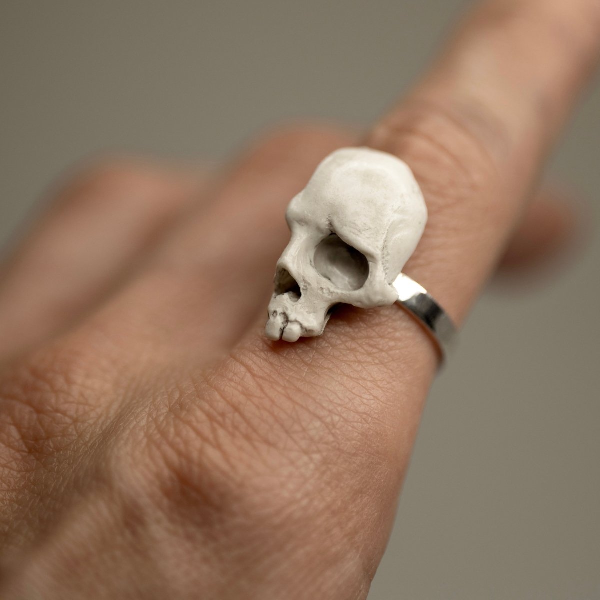 Skull Fragment ring - Macabre Gadgets