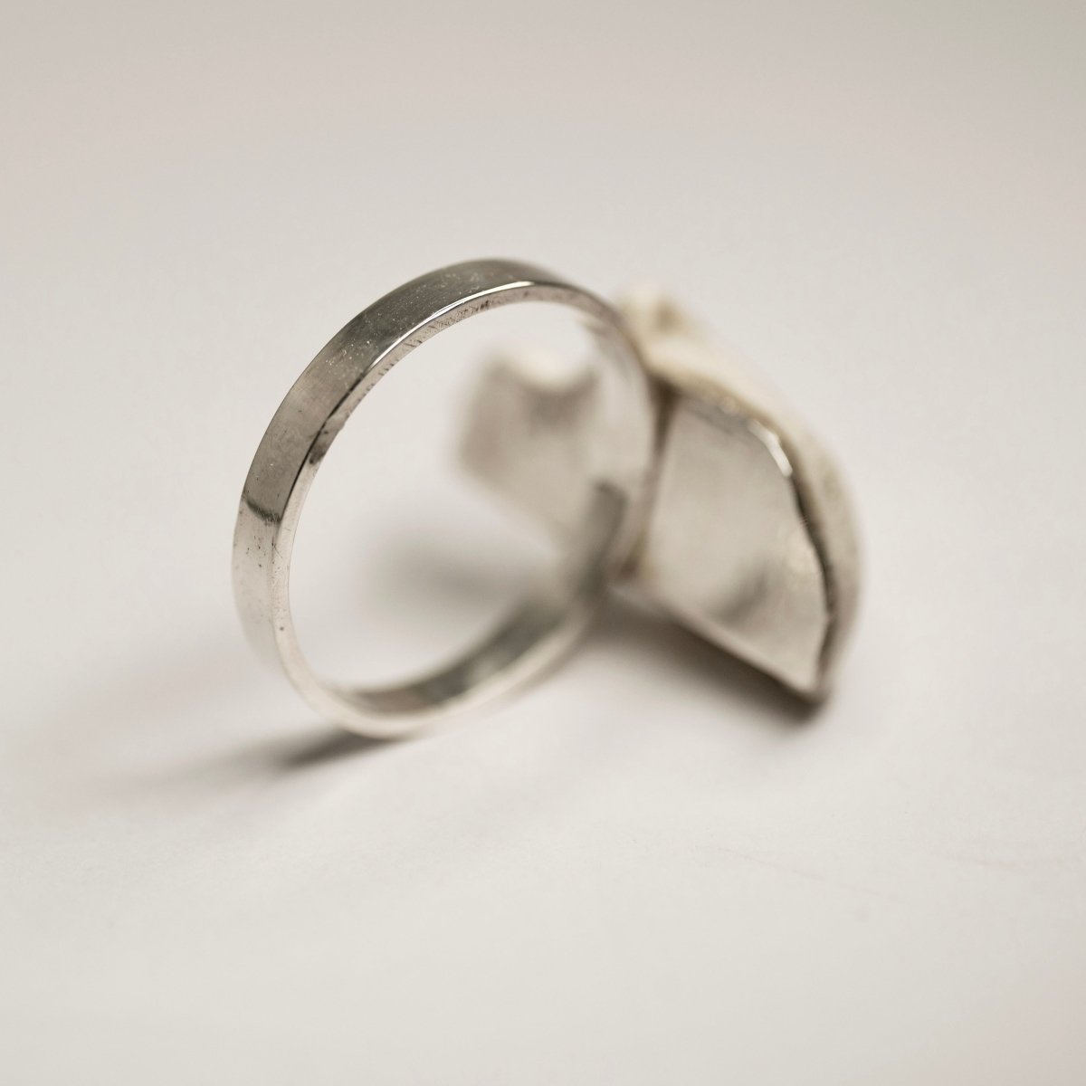 Skull Fragment ring - Macabre Gadgets