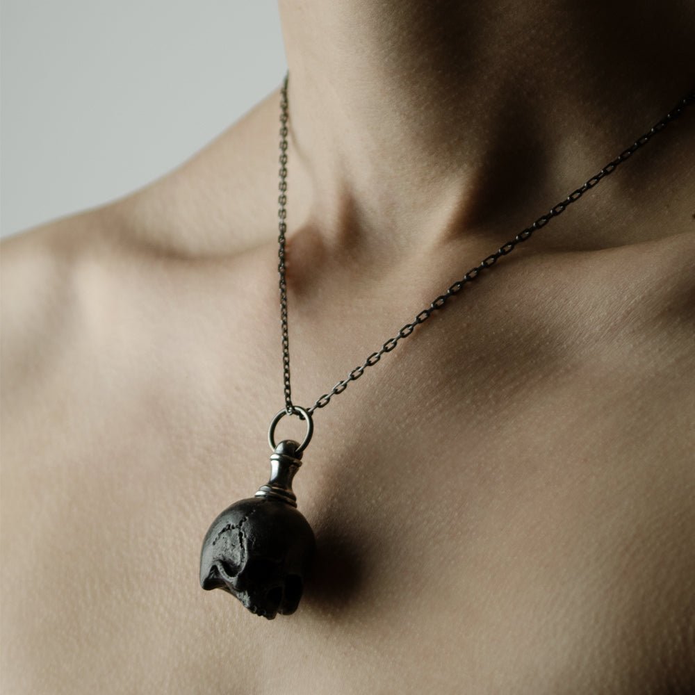 Skull pendant - Macabre Gadgets