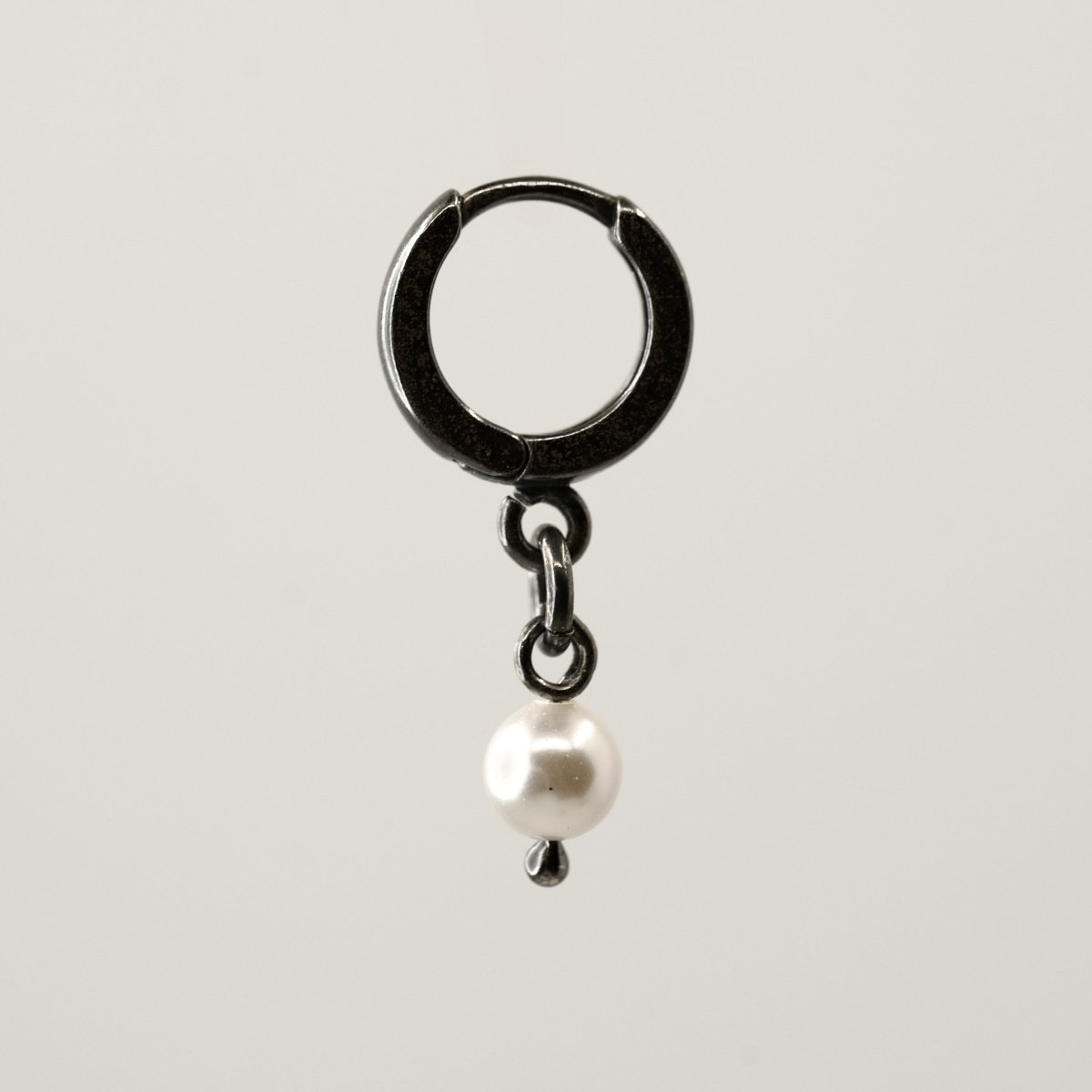 Small Pearl earring - Macabre Gadgets