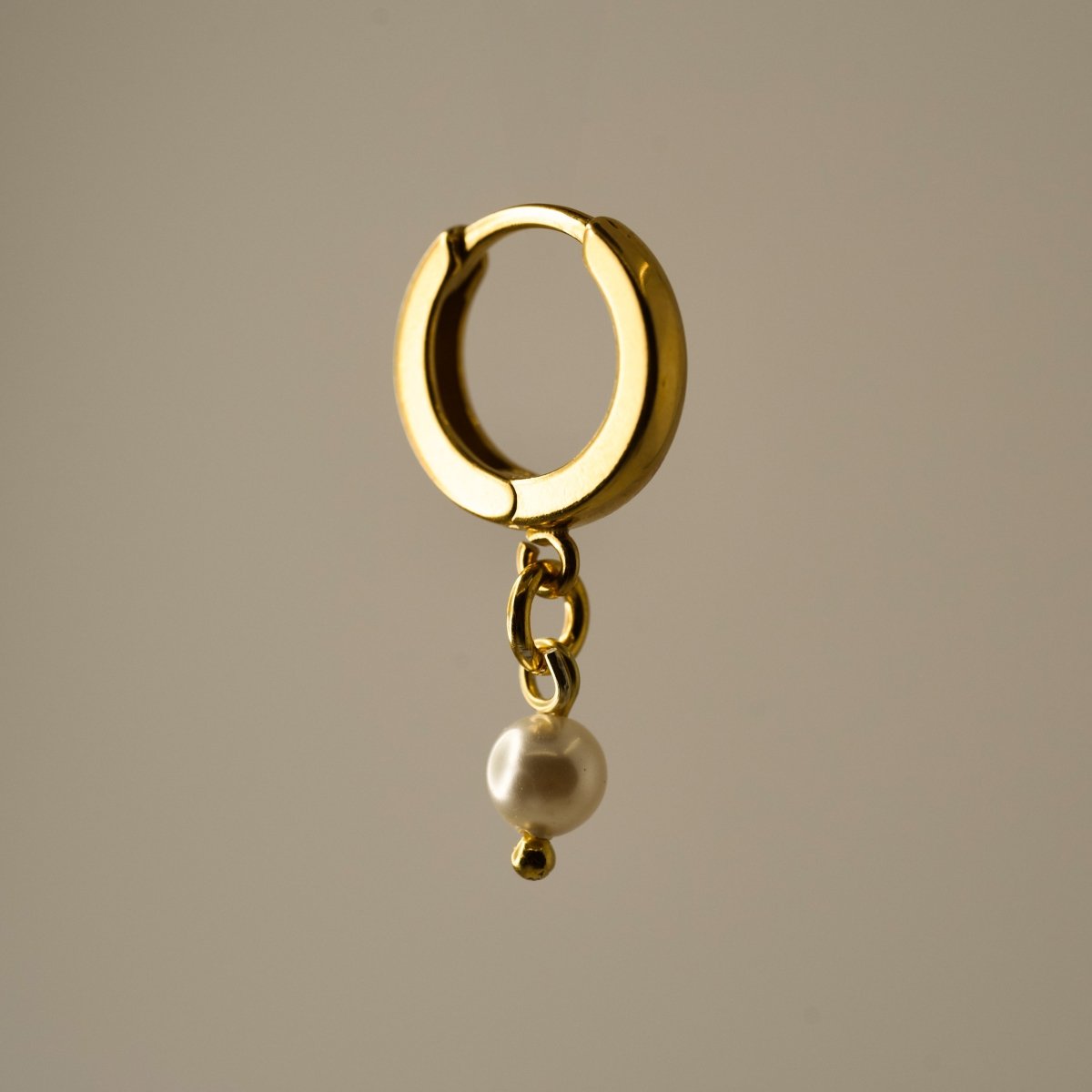 Small Pearl earring - Macabre Gadgets
