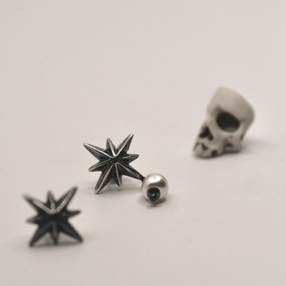 Star &amp; Pearl earring - Macabre Gadgets