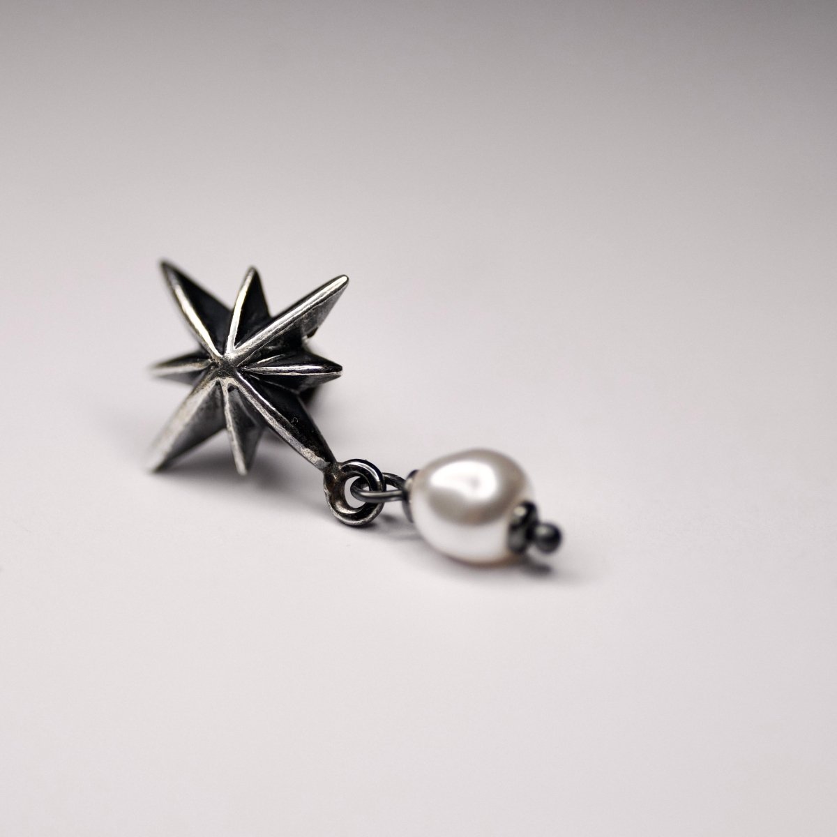 Star & Pearl earring - Macabre Gadgets