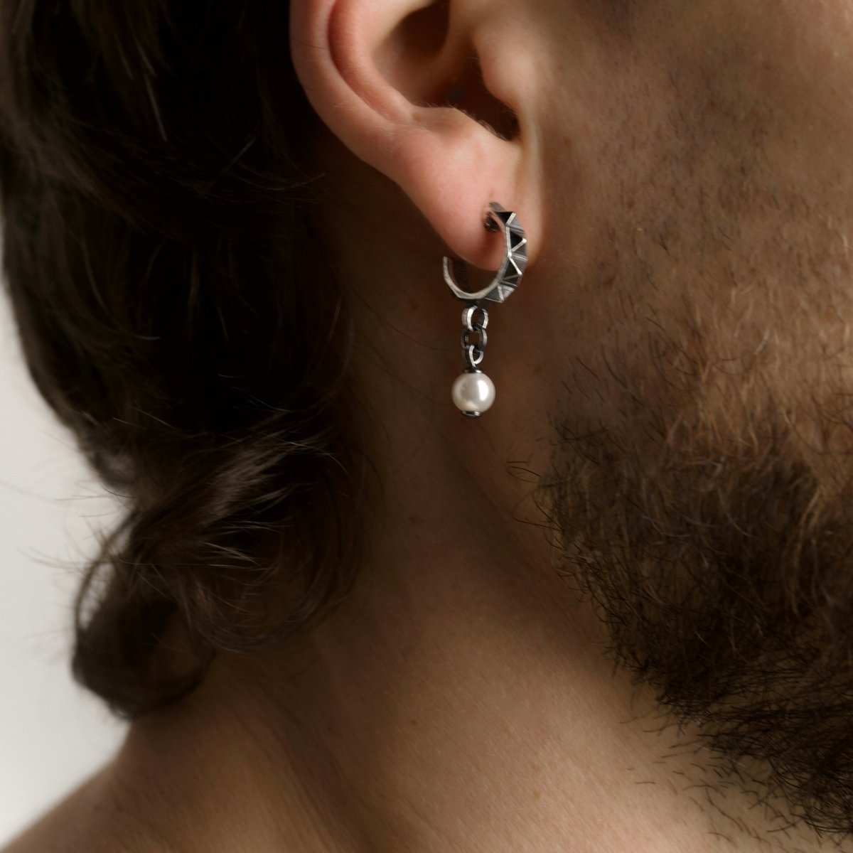 Studs Pearl earring - Macabre Gadgets