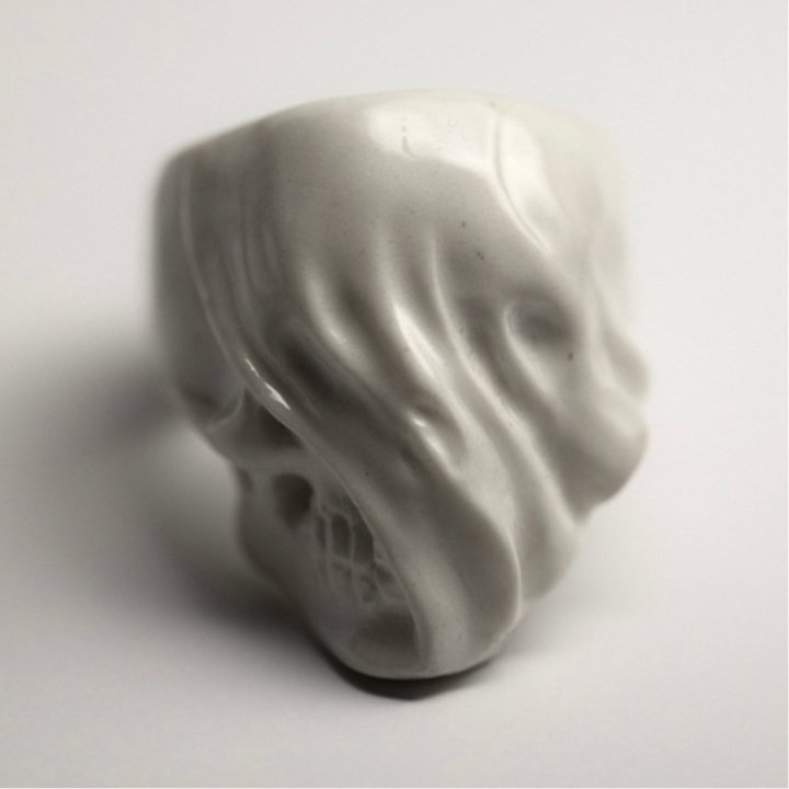 Veiled Skull ring - Macabre Gadgets