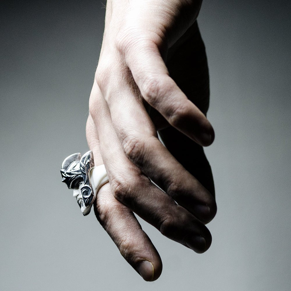 ACHILLE RING - Macabre Gadgets Store