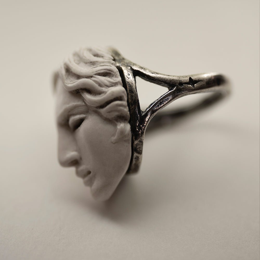 AMAZON&#39;S HEAD RING - Macabre Gadgets Store