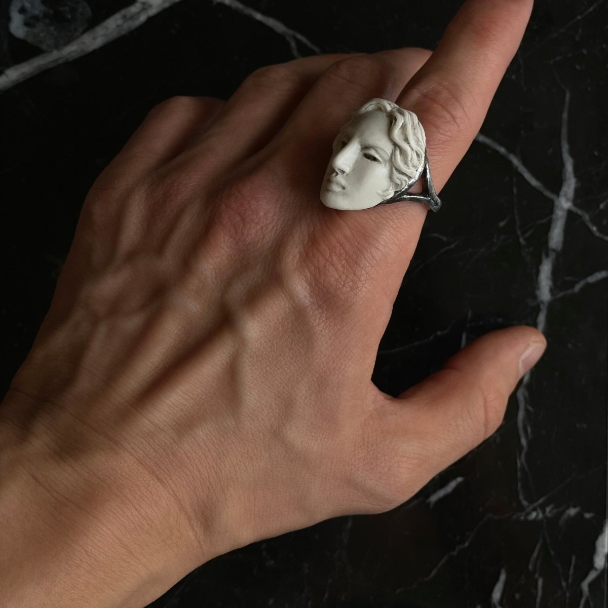 AMAZON'S HEAD RING - Macabre Gadgets Store