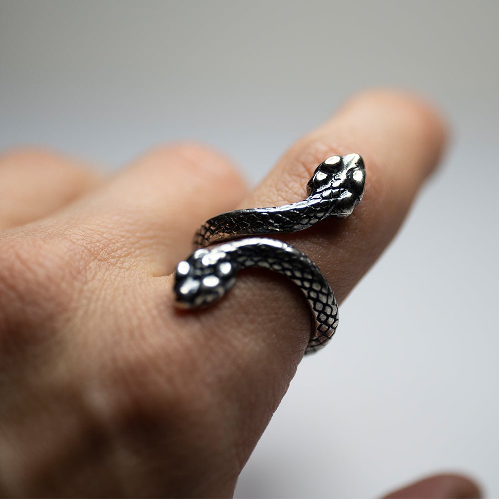 AMPHIS RING - Macabre Gadgets Store