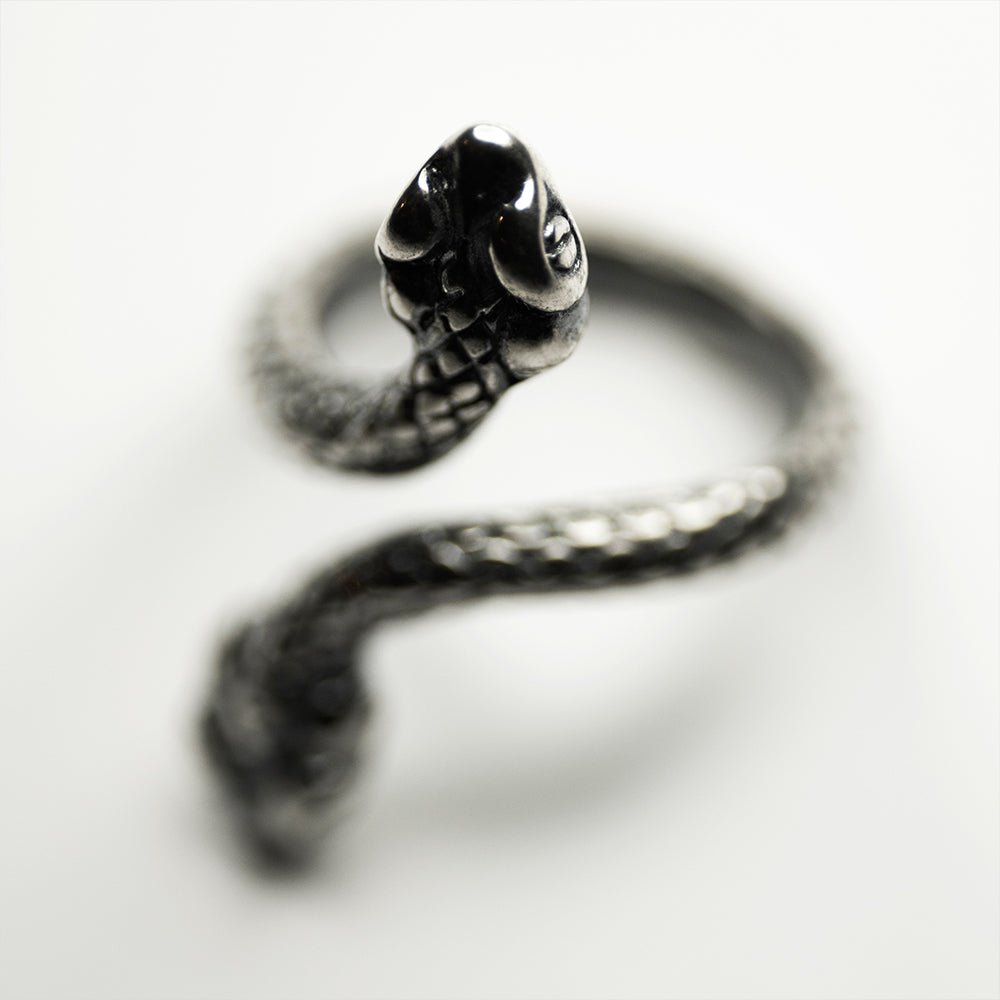 AMPHIS RING - Macabre Gadgets Store
