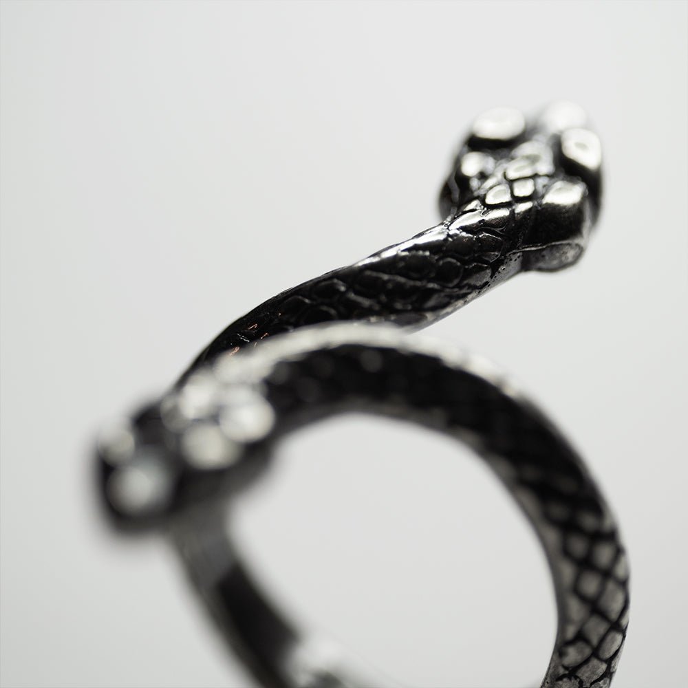 AMPHIS RING - Macabre Gadgets Store