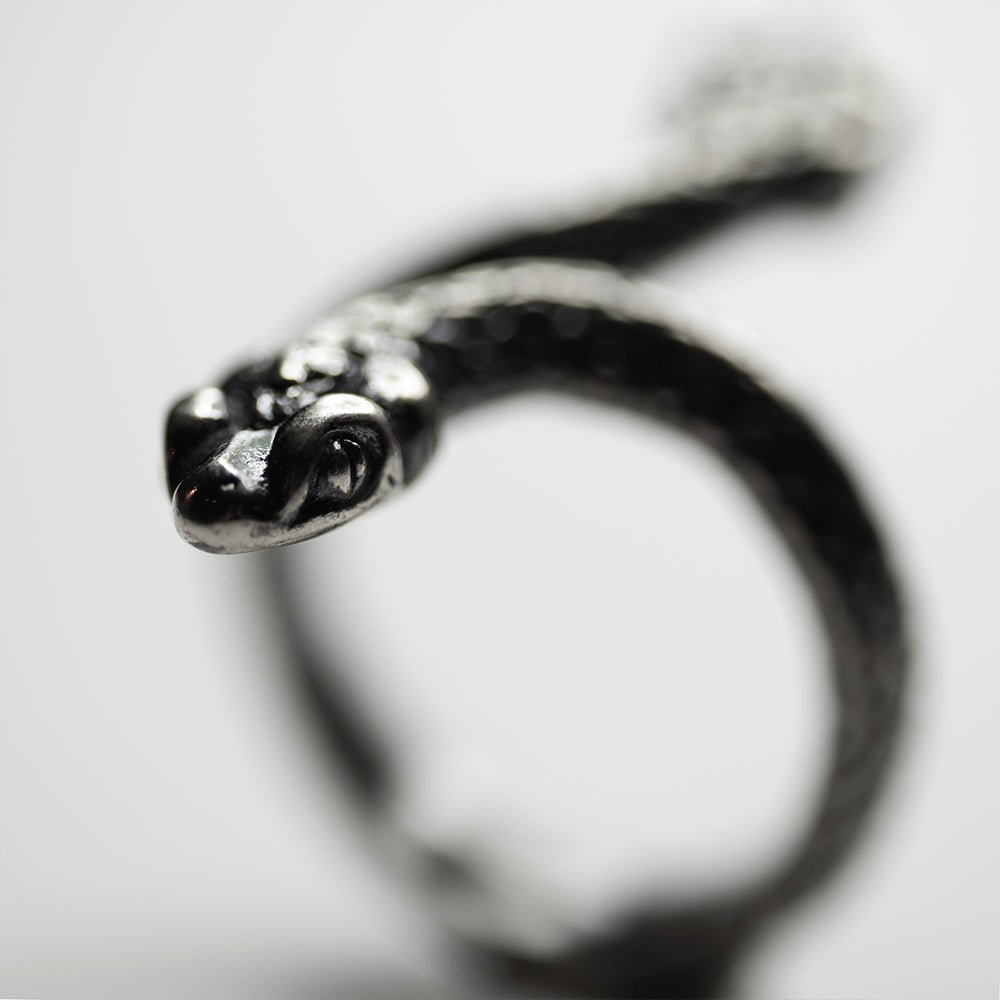 AMPHIS RING - Macabre Gadgets Store