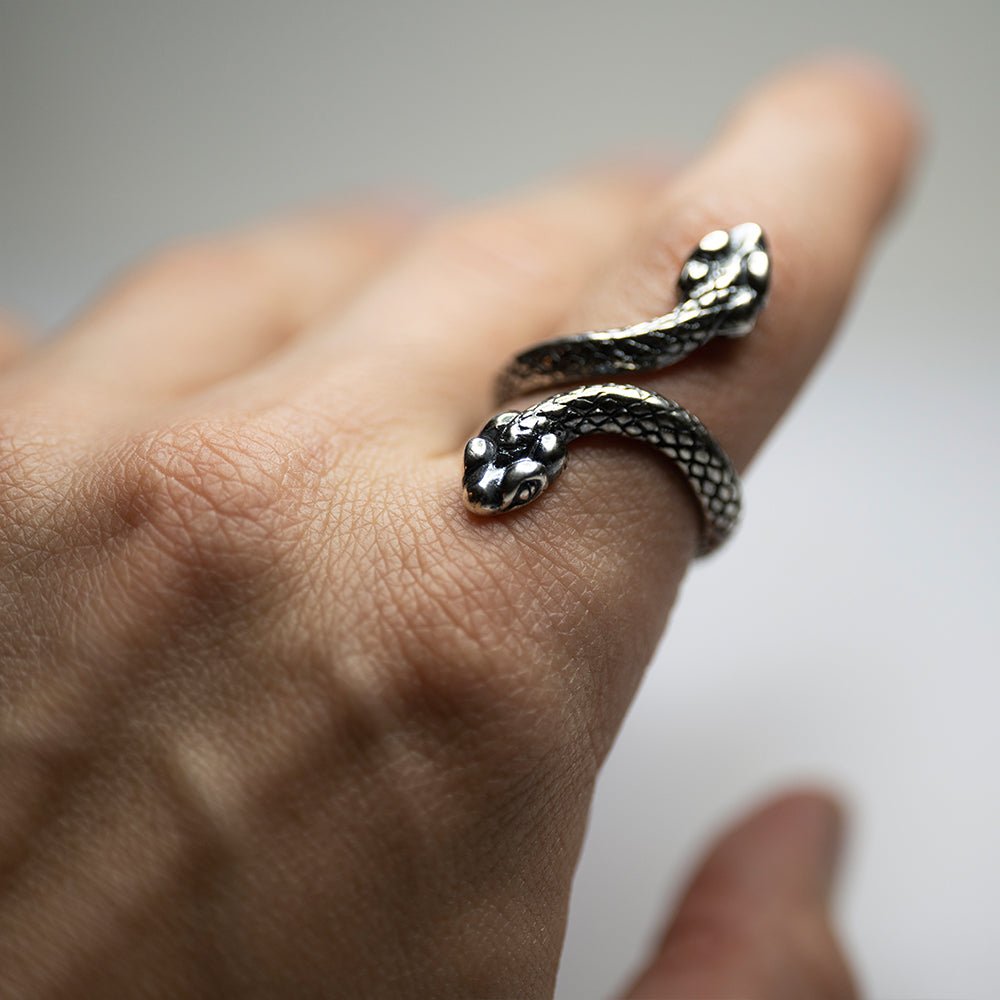 AMPHIS RING - Macabre Gadgets Store
