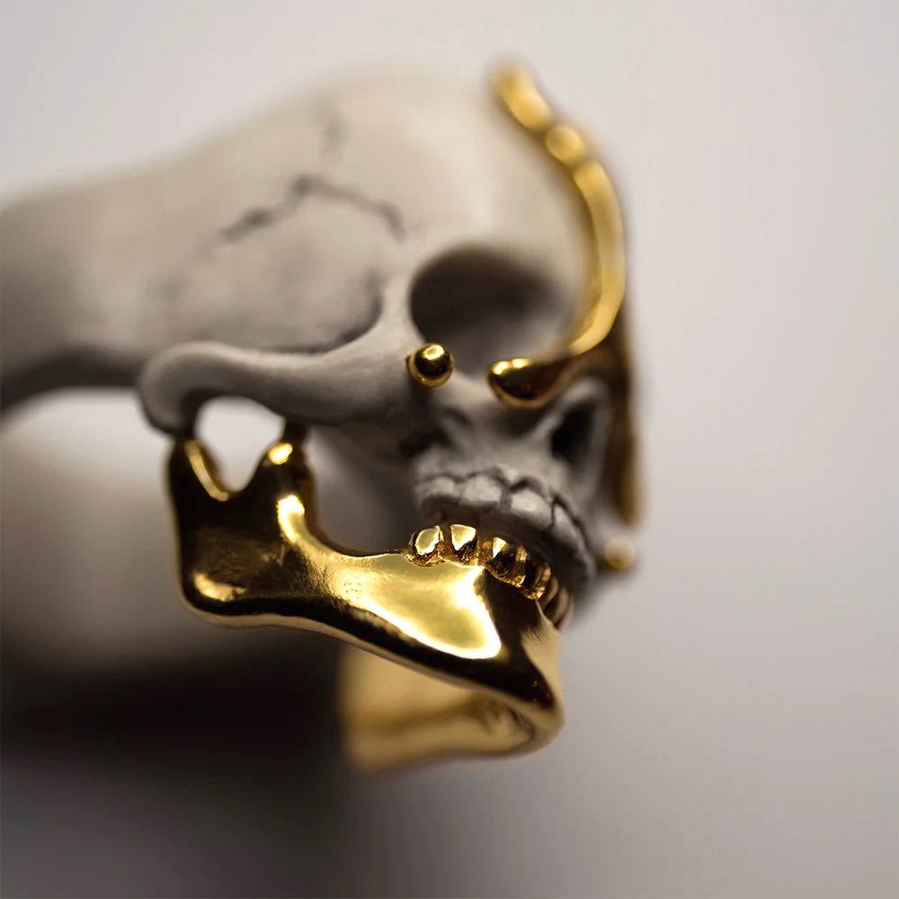 ANCIENT SKULL RING - Macabre Gadgets Store