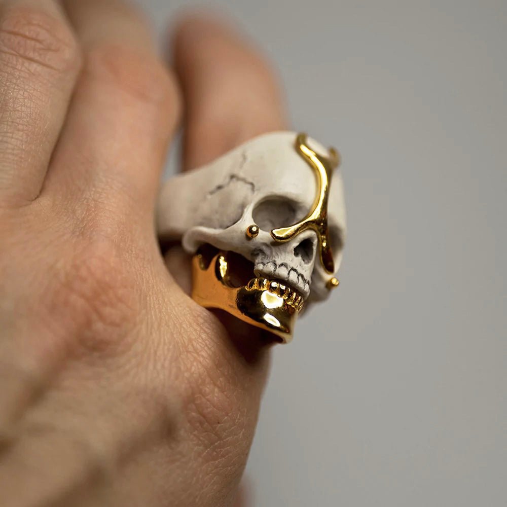 ANCIENT SKULL RING - Macabre Gadgets Store