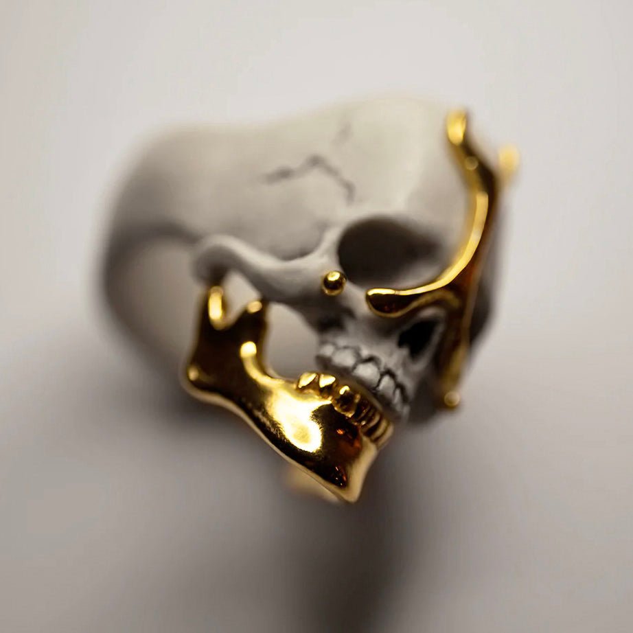 ANCIENT SKULL RING - Macabre Gadgets Store