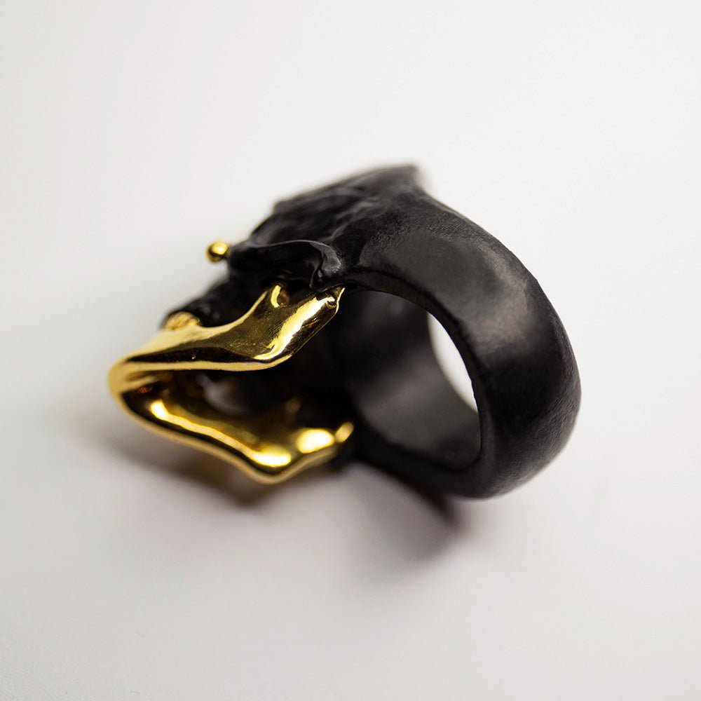 ANCIENT SKULL RING - BLACK - Macabre Gadgets Store
