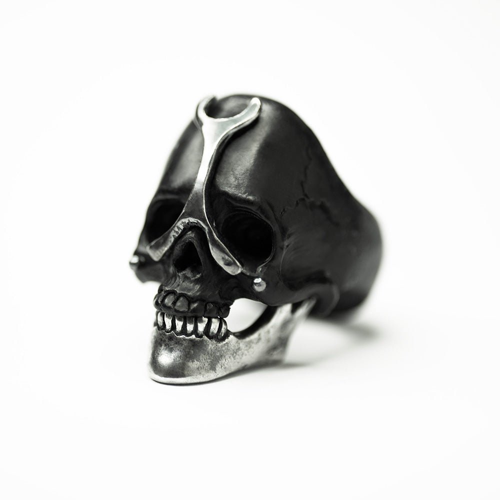 ANCIENT SKULL RING - BLACK - Macabre Gadgets Store
