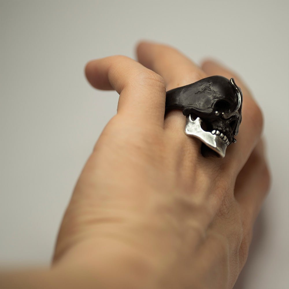 ANCIENT SKULL RING - BLACK - Macabre Gadgets Store