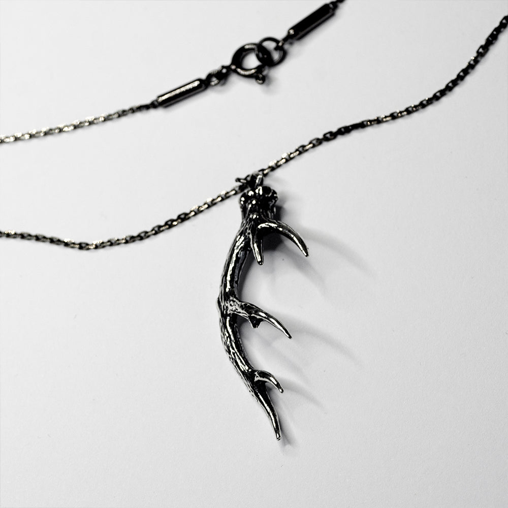 ANTLER PENDANT - Macabre Gadgets Store