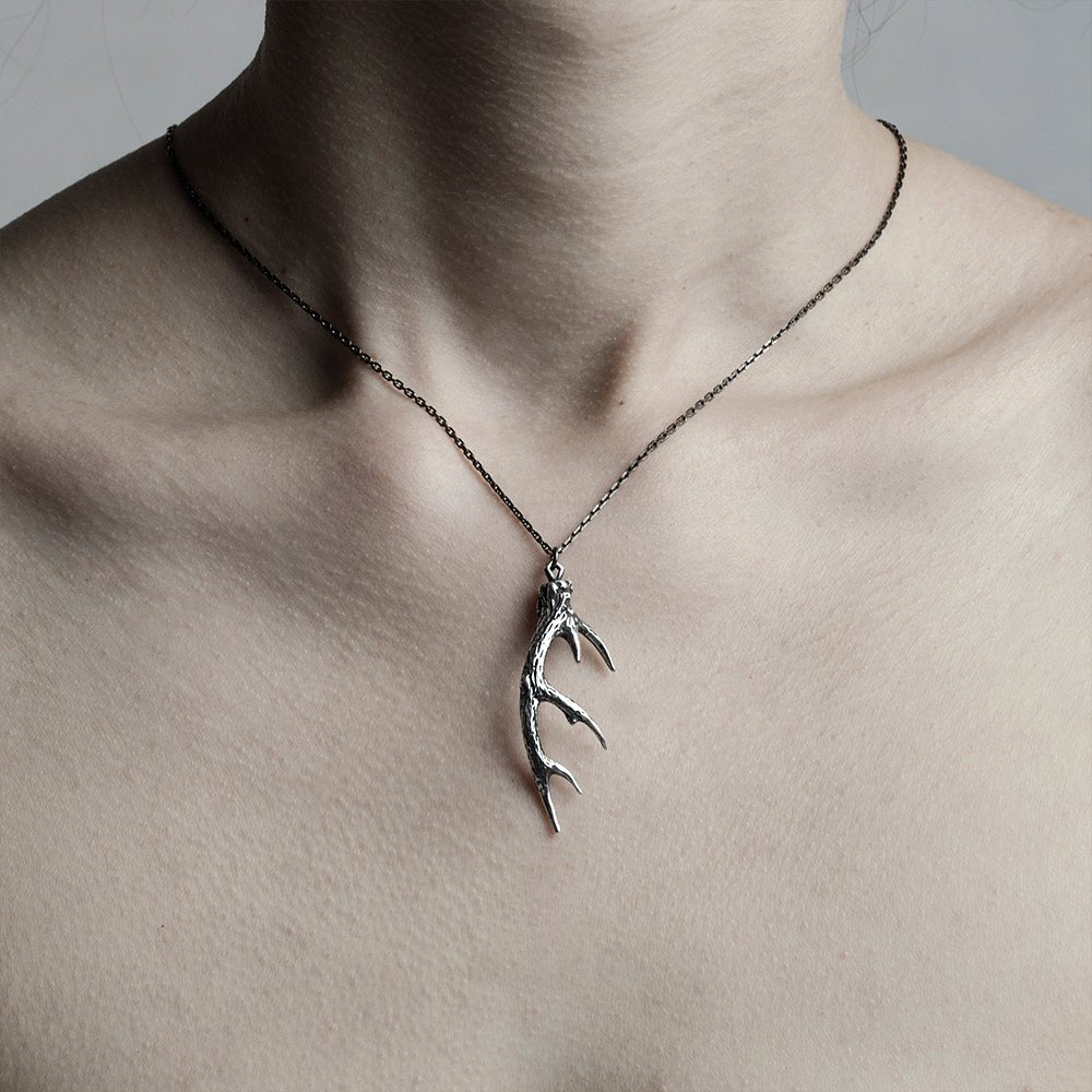 ANTLER PENDANT - Macabre Gadgets Store