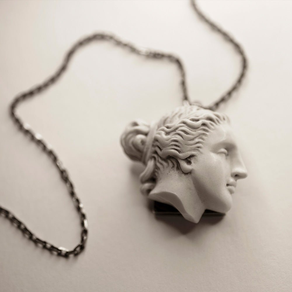 PENDANTS - Macabre Gadgets