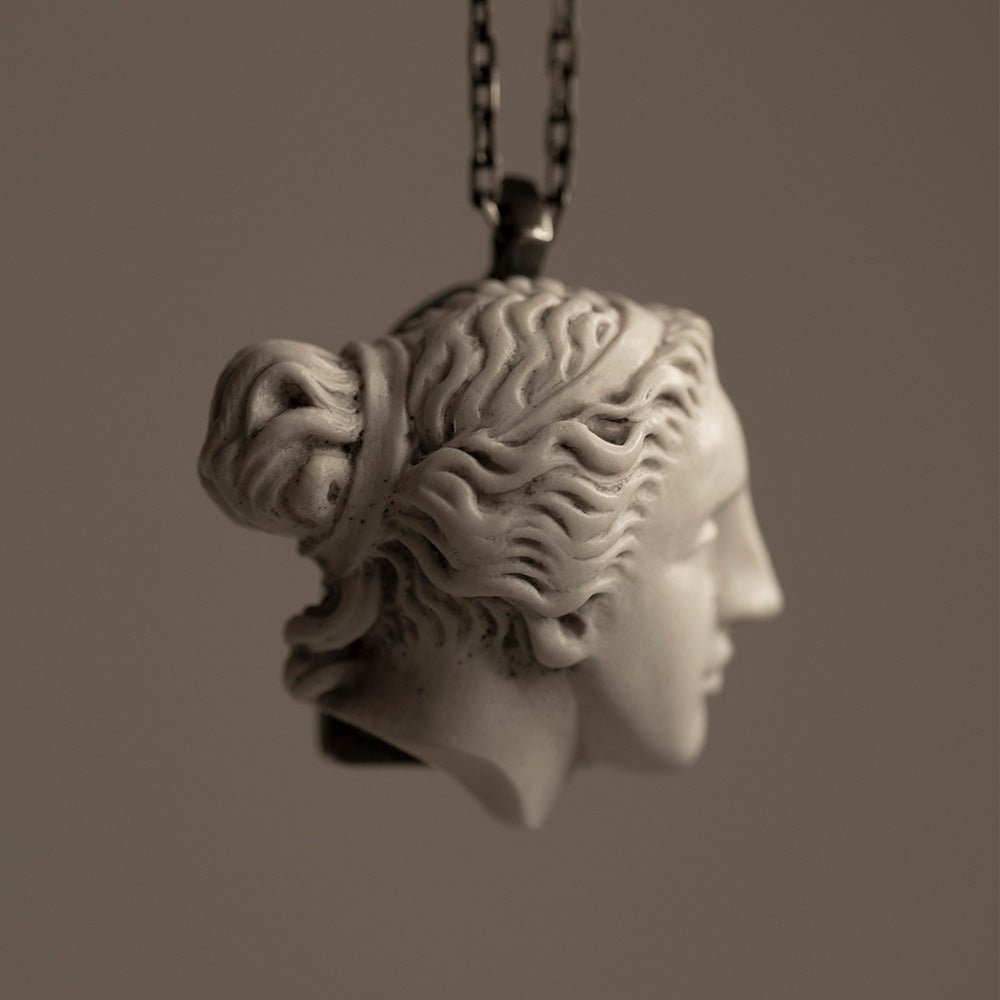 APHRODITE PENDANT - Macabre Gadgets Store