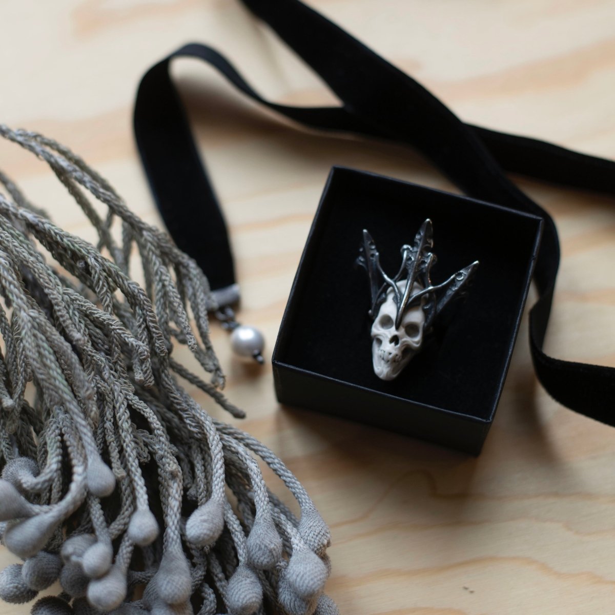 ARCHE CROWN RING - Macabre Gadgets Store