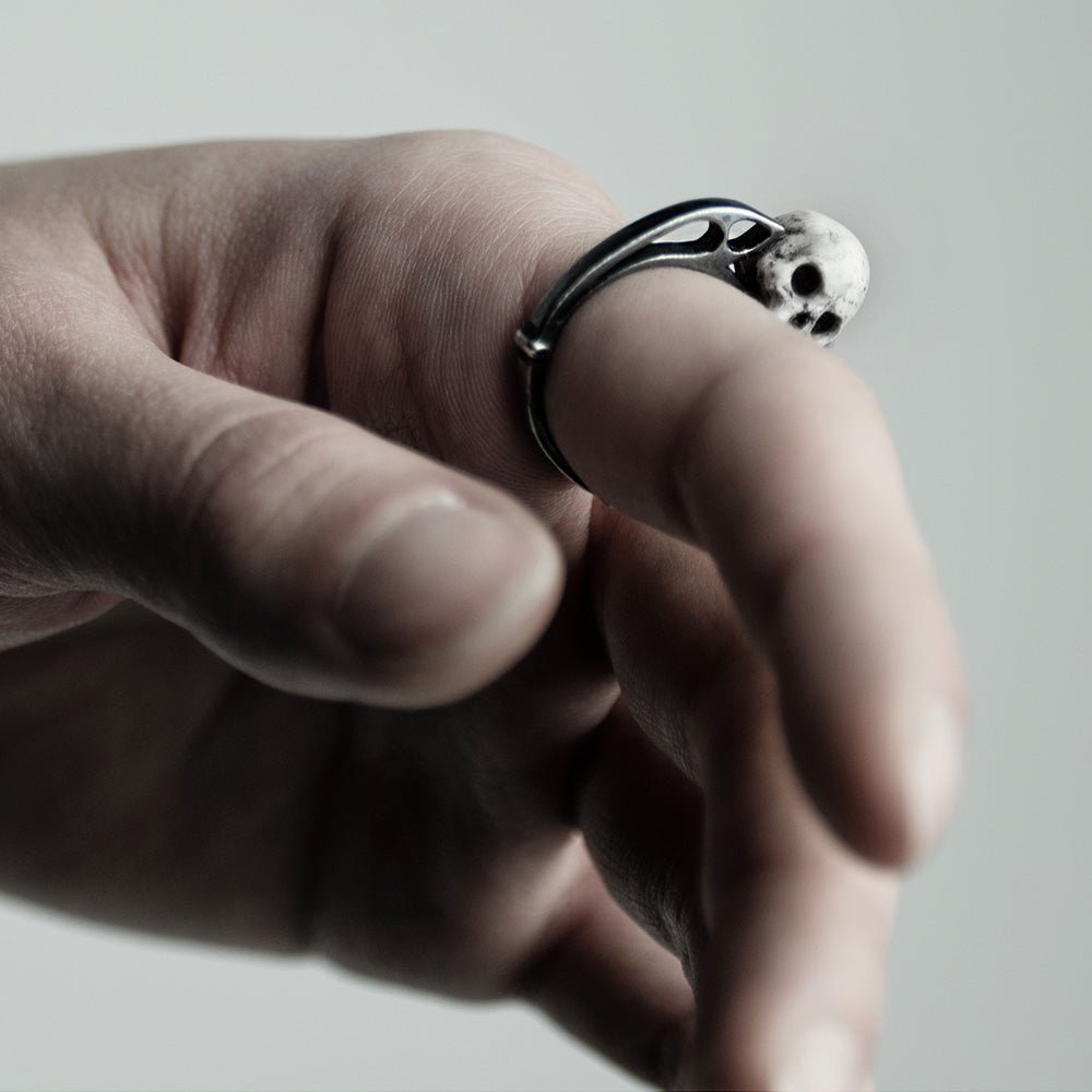ARCHE SKULL RING - Macabre Gadgets Store