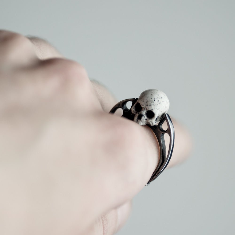 ARCHE SKULL RING - Macabre Gadgets Store