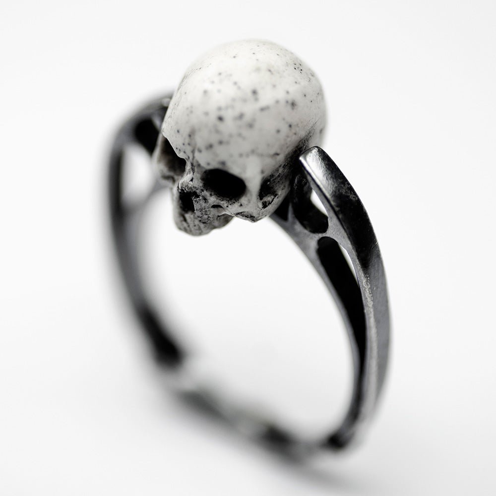 ARCHE SKULL RING - Macabre Gadgets Store