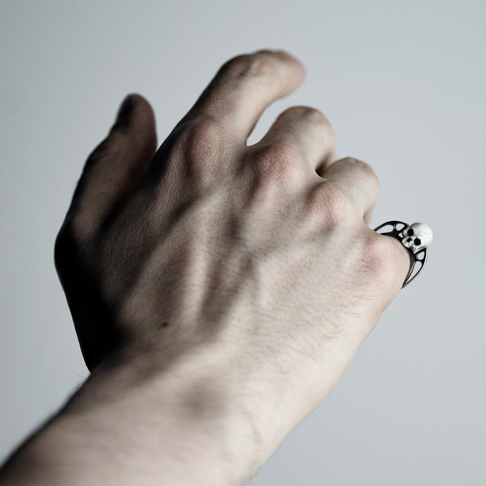 ARCHE SKULL RING - Macabre Gadgets Store