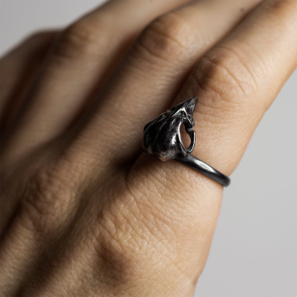 BLACK CORVUS RING - Macabre Gadgets