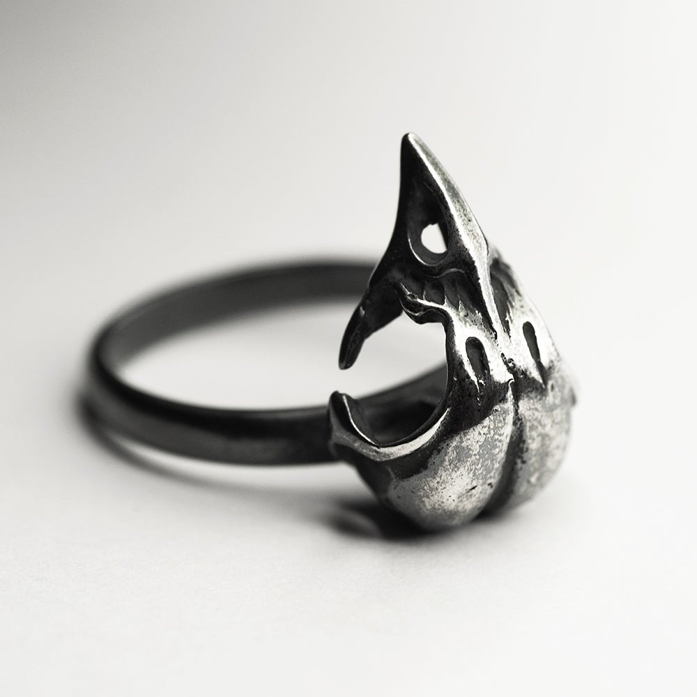 BLACK CORVUS RING - Macabre Gadgets