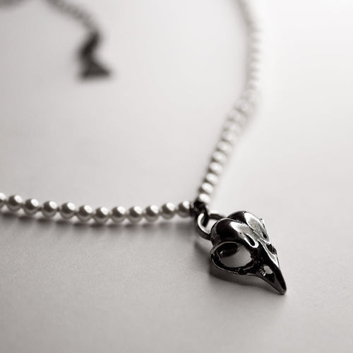 Bird Skull choker on a white surface - gothic pearl necklace representation shot