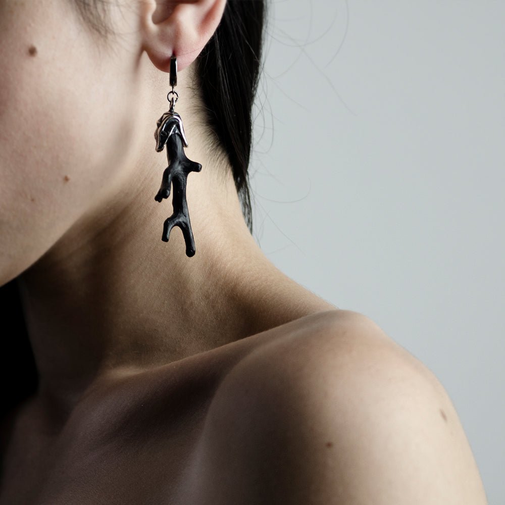 BLACK CORAL EARRING - Macabre Gadgets Store