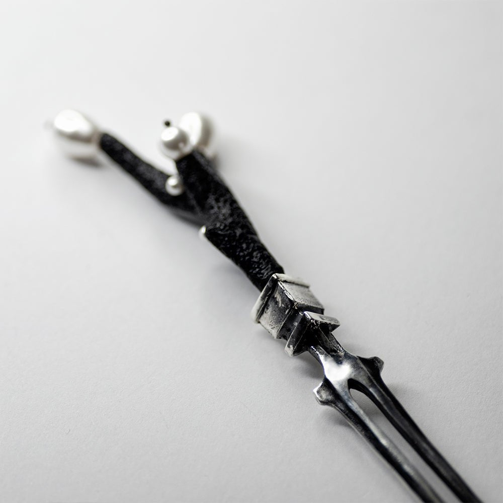 BLACK CORAL HAIRPIN - Macabre Gadgets Store