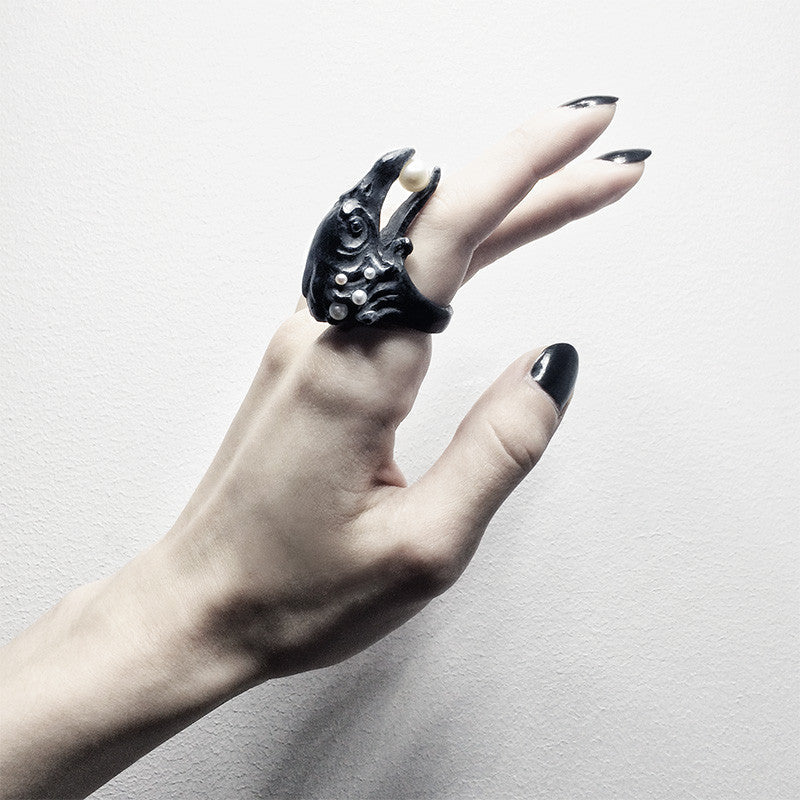 BLACK CORVUS RING - Macabre Gadgets Store