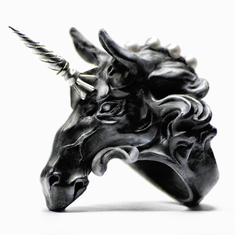BLACK LICORNE RING - Macabre Gadgets Store