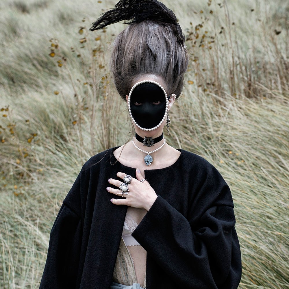 BLACK LYRE CHOKER - Macabre Gadgets Store