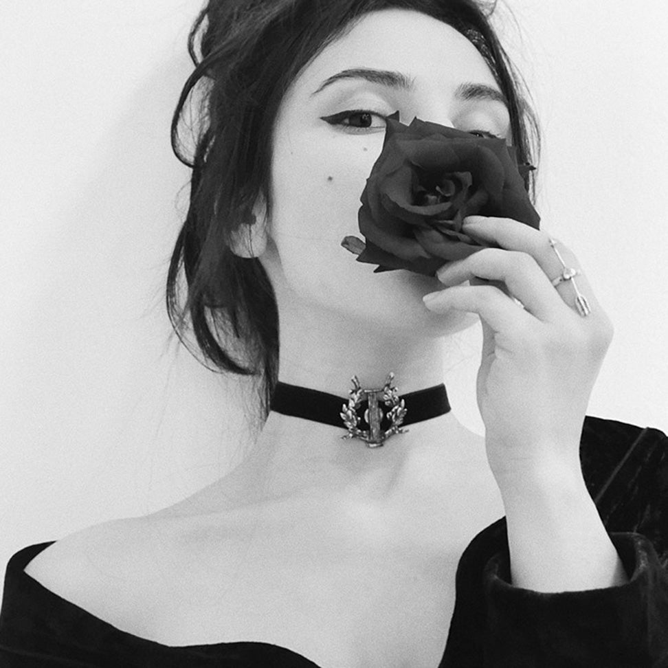 BLACK LYRE CHOKER - Macabre Gadgets Store