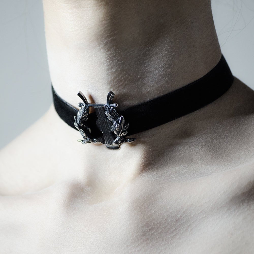 BLACK LYRE CHOKER - Macabre Gadgets Store