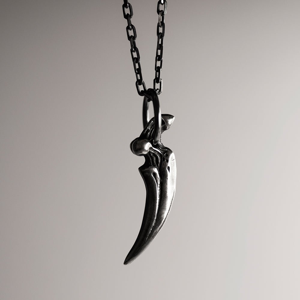CLAW PENDANT - Macabre Gadgets Store
