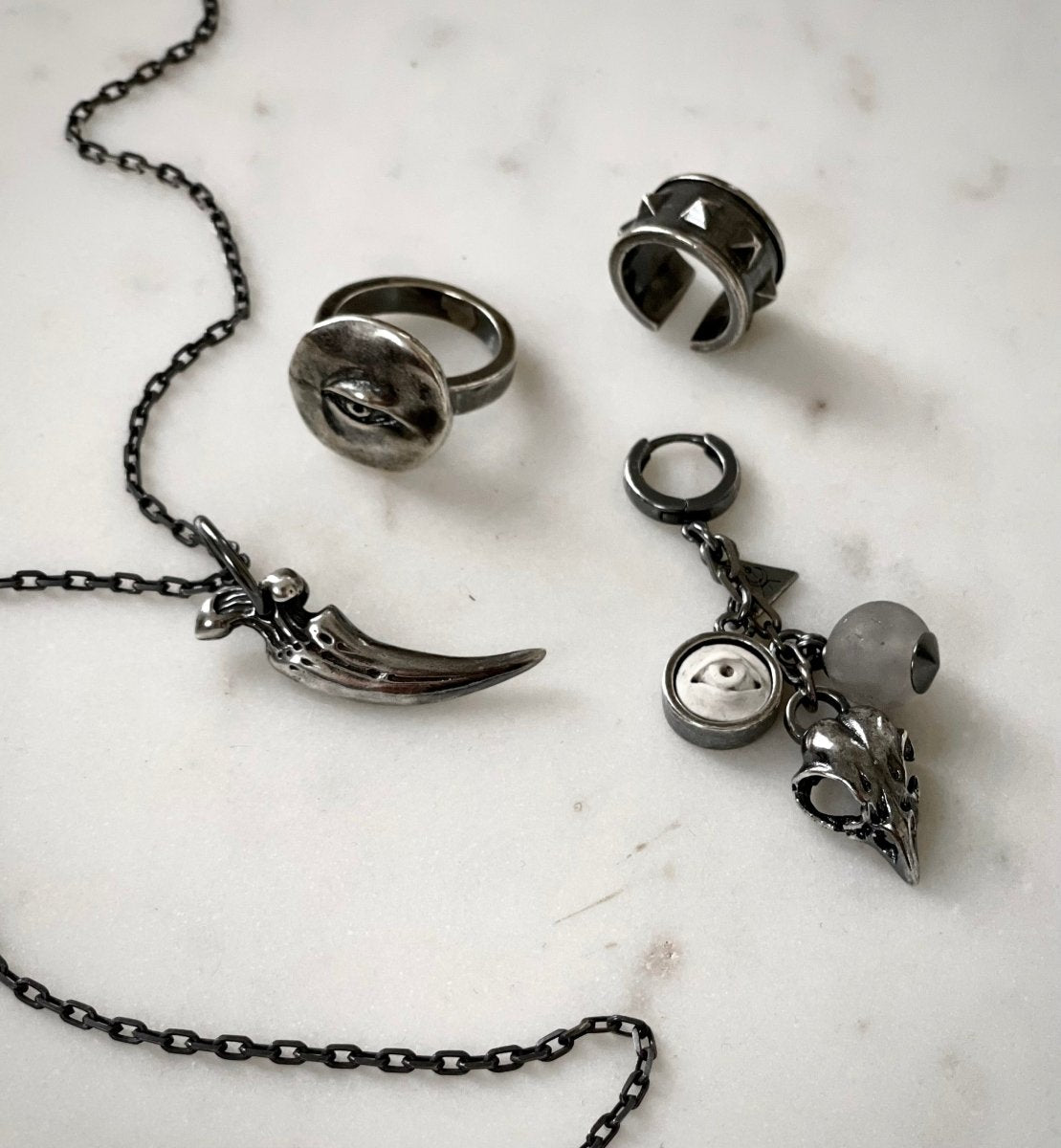 CLAW PENDANT - Macabre Gadgets Store
