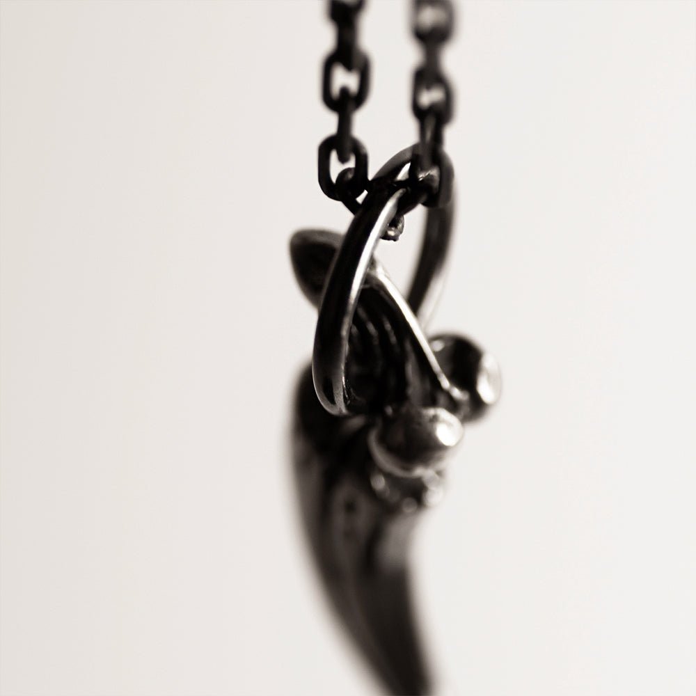 CLAW PENDANT - Macabre Gadgets Store