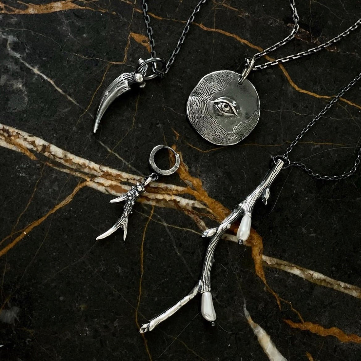 CLAW PENDANT - Macabre Gadgets Store