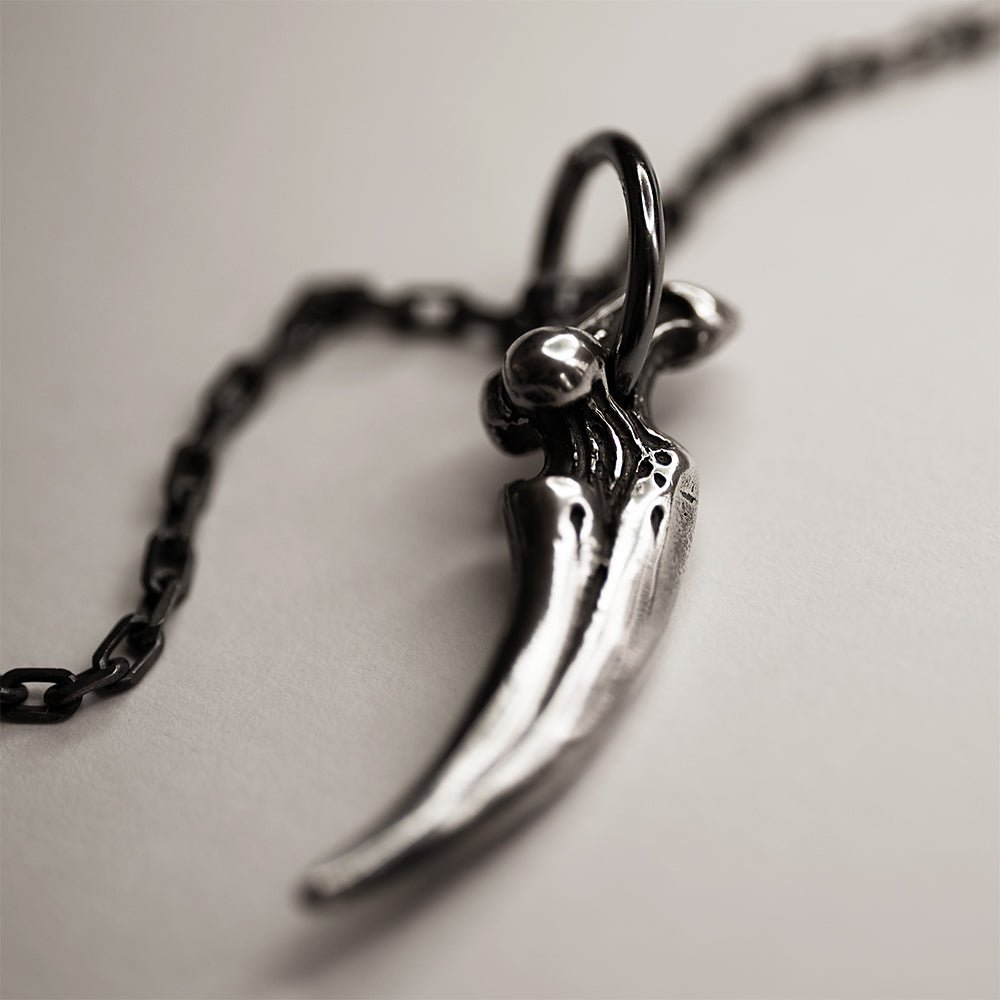 CLAW PENDANT - Macabre Gadgets Store