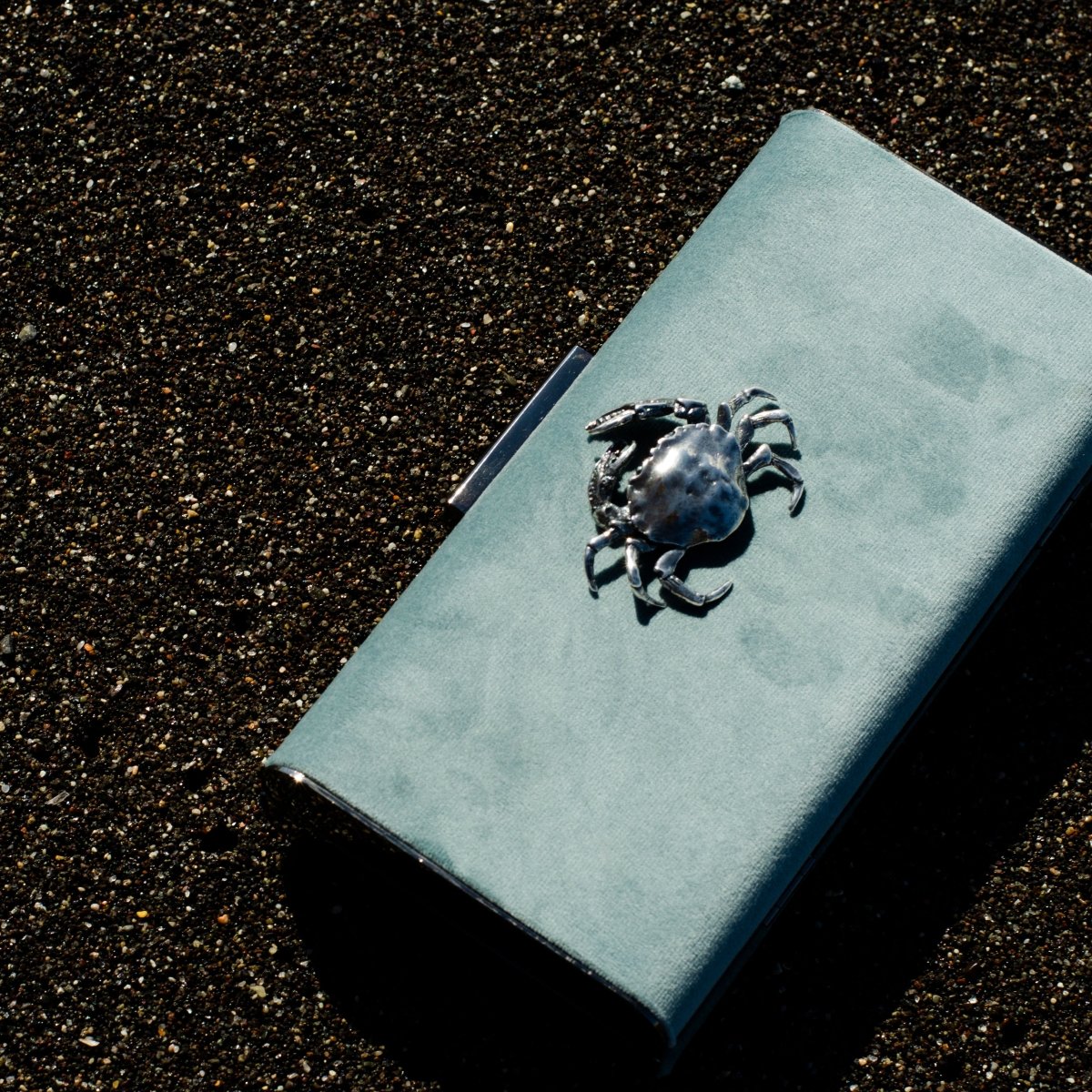 CRAB CLUTCH - Macabre Gadgets Store